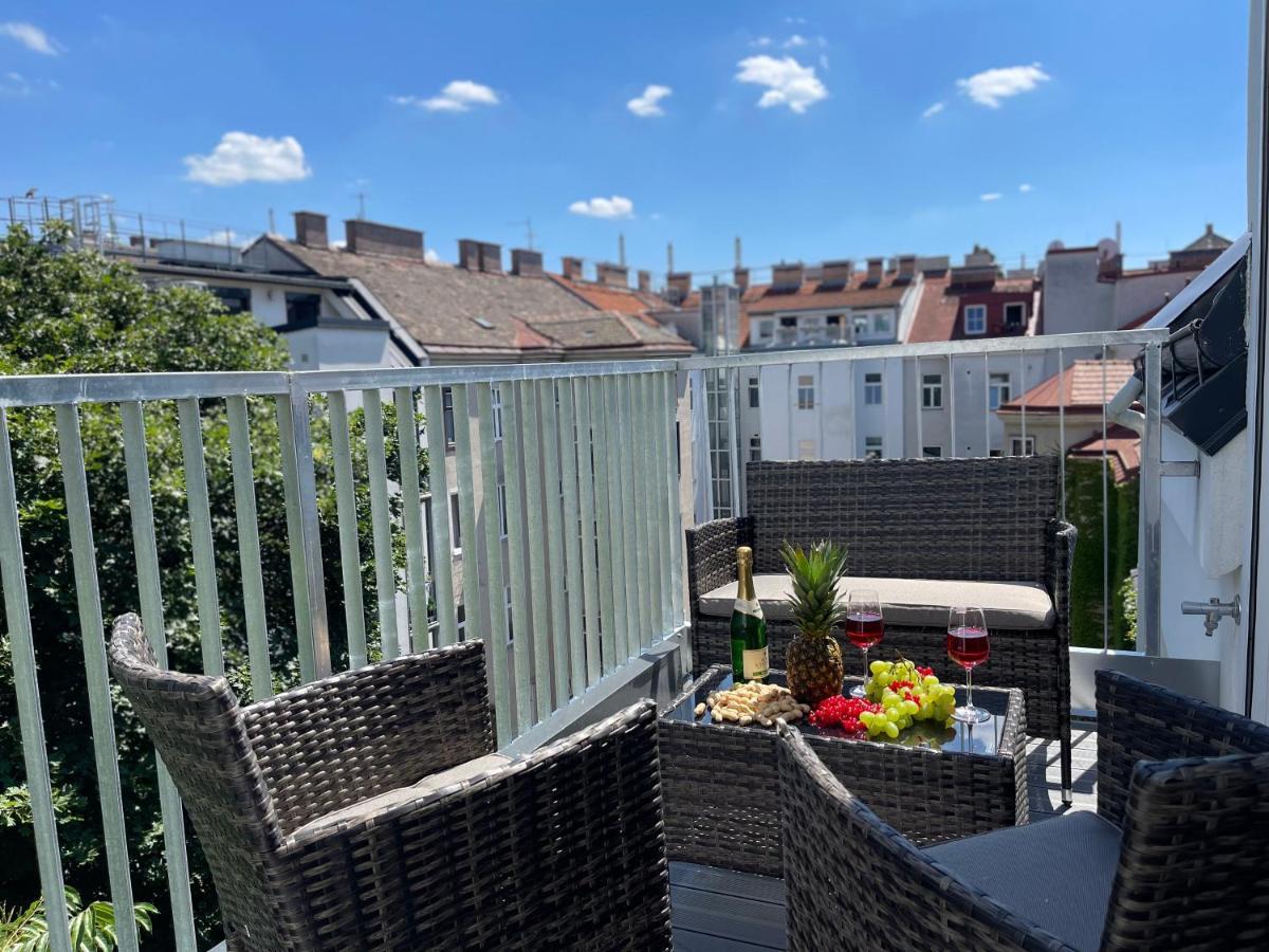 וינה New Apartment With Spacious Balcony 18 מראה חיצוני תמונה